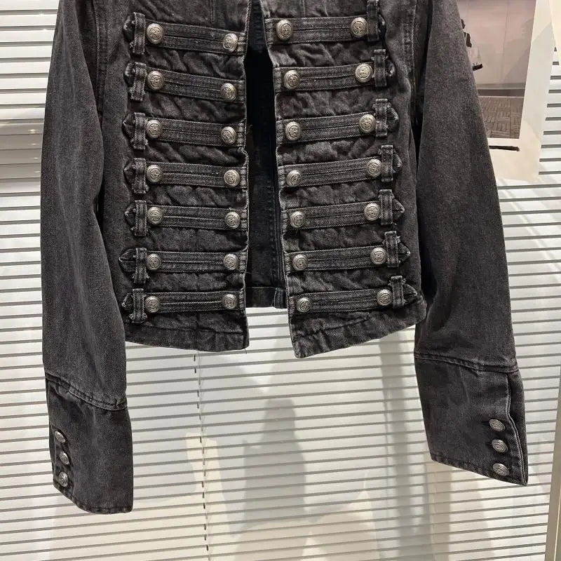 Chaqueta vaquera negra estilo punk