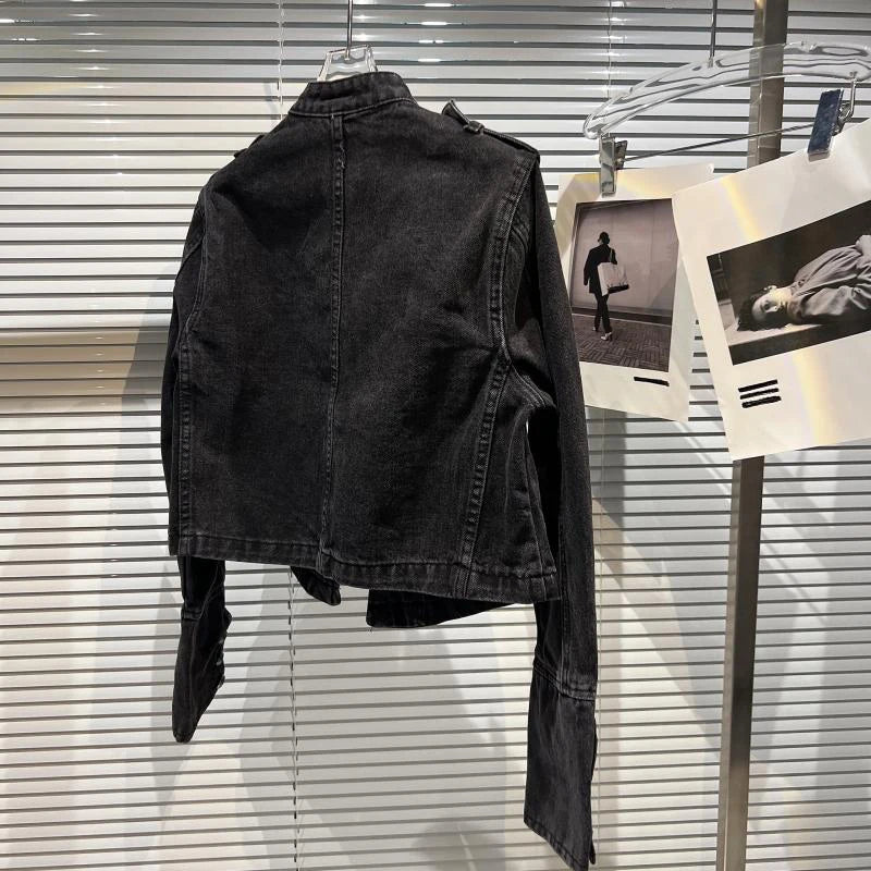 Chaqueta vaquera negra estilo punk