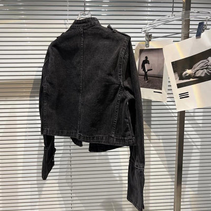 Chaqueta vaquera negra estilo punk