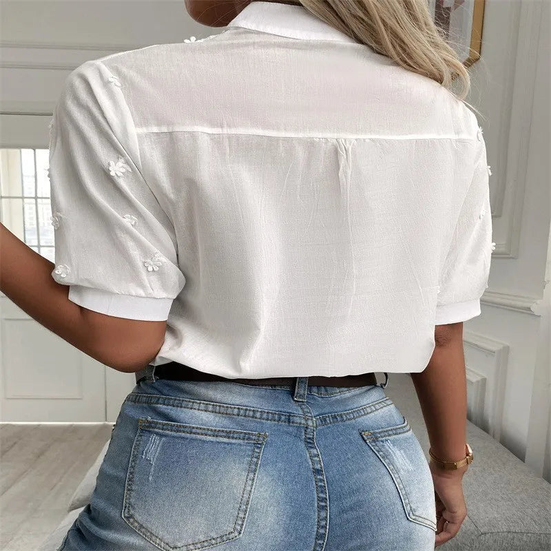 Blusa blanca elegante de manga corta para mujer