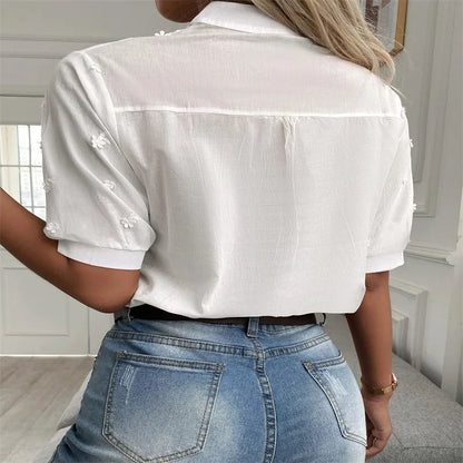 Blusa blanca elegante de manga corta para mujer