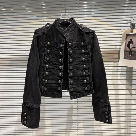 Chaqueta vaquera negra estilo punk