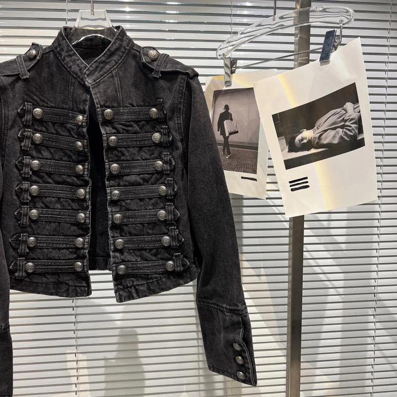 Chaqueta vaquera negra estilo punk