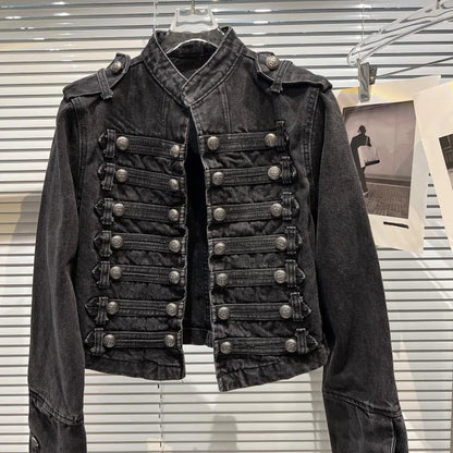 Chaqueta vaquera negra estilo punk